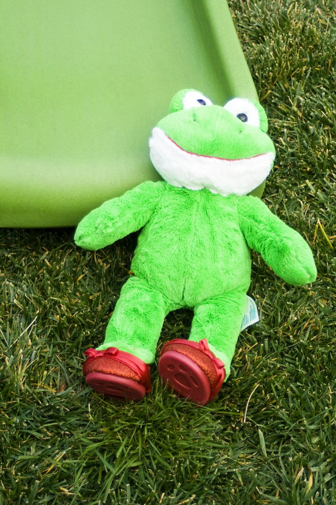 Hoppy wears sparkle-y red shoes. 